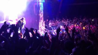 Macklemore x Ryan Lewis - 10,000 Hours + Concert intro (Live)