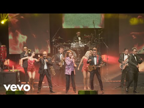 Super Lamas - Que Vengan los Bomberos ft. Daniela Romo