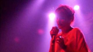 Florence + the Machine - Hospital Beds (Cold War Kids cover) au Bataclan