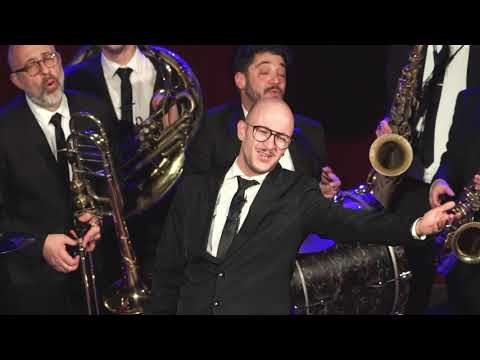 BANDAKADABRA (Street & Stage Comedy Orchestra) - Nel blu dipinto di blu (Volare)