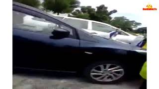 Download lagu Sultan Brunei berhenti di tepi jalan untuk jumpa rakyat yang melambai Baginda mp3