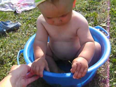 Владюша шалит.AVI