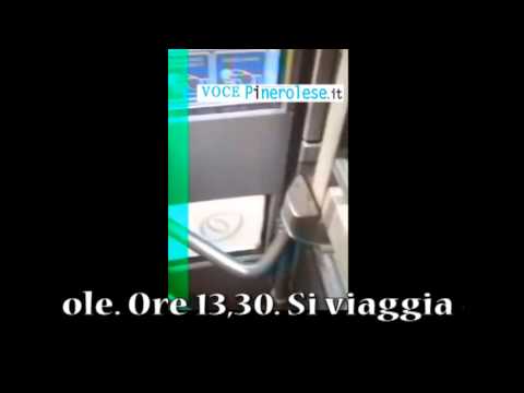 SADEM bus studenti Pinerolo viaggia con porte semi aperte