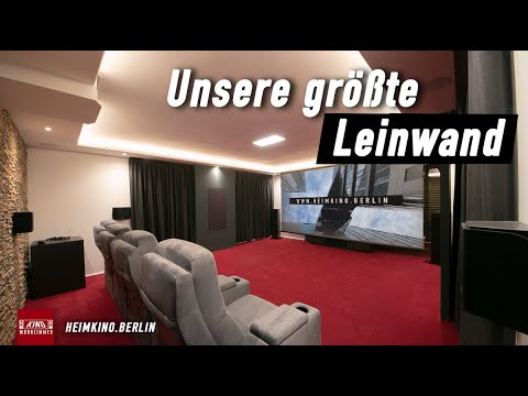 Über 4m breite Hochkontrastleinwand in einem "Wohnzimmer"