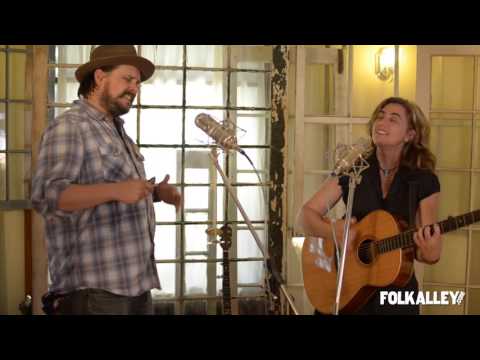 Folk Alley Sessions: The Small Glories - "Black Waterside"