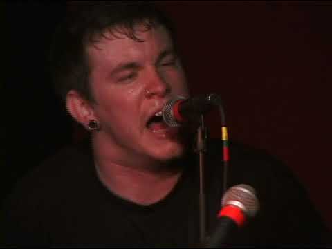 Videoclip de You Look Like I Need a Drink (Live) — Against Me!