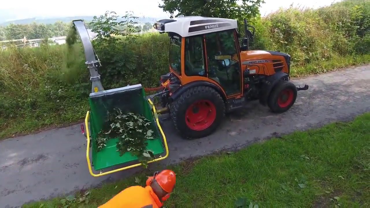Video preview: roller and chain fed Fusion M175DS wood chipper