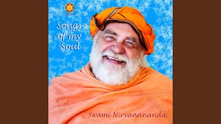 Kadr z teledysku Lotus Feet of Thy Guru tekst piosenki Swami Nirvanananda