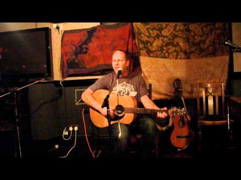 Paddy sings Snelsmore Wood by New Model Army 26,8,2010ce