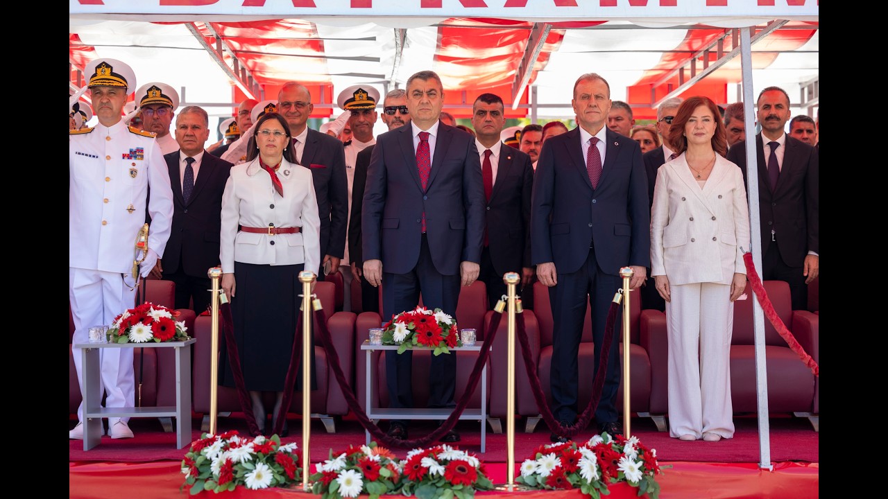 BAŞKAN SEÇER VE MERAL SEÇER, MERSİNLİLERLE ZAFER BAYRAMI COŞKUSUNU PAYLAŞTI