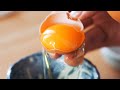 making paint with eggs 🍳 diy 🎨