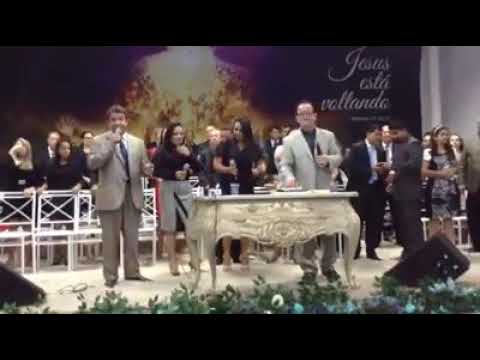LOUVOR- PAZ NO VALE -IRMÃOS VIANA COM AS CANTORAS FLAVIA NEGRÃO E DINA ADORANDO A DEUS EM MINAÇU -GO