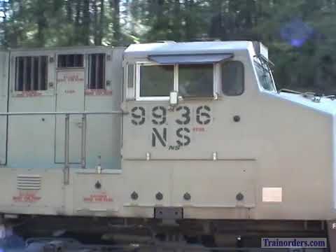 Classic Railroad Series 1015 - The Other Guy's Train On UP Donner With NS 9936 Leading, 5/2005