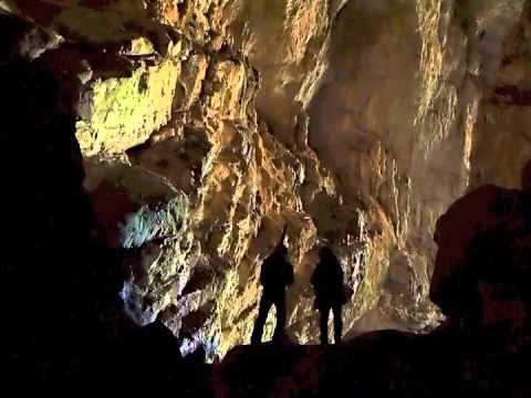 Maxence des Oiseaux - Bone Flute and Max Brumberg - Fujara in the Cueva de Hundidero