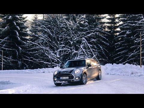 MINI Clubman Cooper S DRIFTING on snow