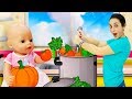 Video e giochi per bambini. La zuppa di stagione. Le bambole Baby Born e Barbie