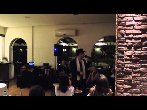 Gabriel Scarone canta "Cacho de Buenos Aires" (Cacho Castaña)