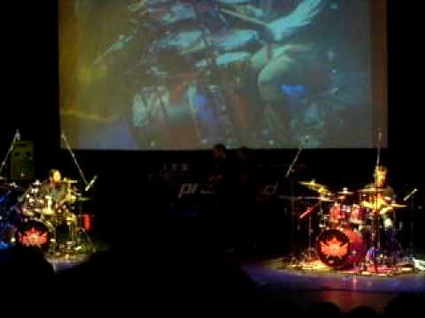 Bruno Godoy (Sinergia) y Toño (Chancho en piedra) - Batalla de bateristas