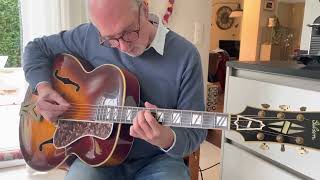 Video thumbnail for 1937 Gibson Super 400 in mint condition played by Belgian jazz legend Peter Hertmans @ Mojo Guitar by Vintage Guitars Mojoguitar