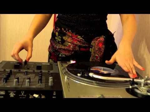 DJ Eliza May - Scratch practice
