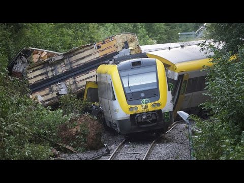 Video Thumbnail: Polizei zur Unfallursache: Zug wohl nach Erdrutsch entgleist
