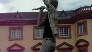 Stefanie Heinzman bei AOP I betcha she doen&#39;t feel it  und LAB