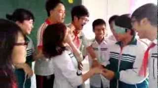 preview picture of video 'HDNG - Hỏi xoáy đáp xoay 12A1 THPT Uông Bí 8/3/2013 ^^ (PART 3)'