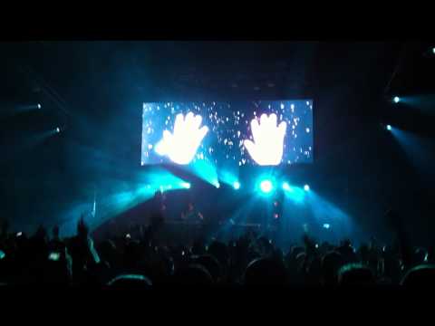 Tiesto played: Sandro Silva & Quintino vs. Example - Epic The Way You Kiss Me (Hardwell Mashup)