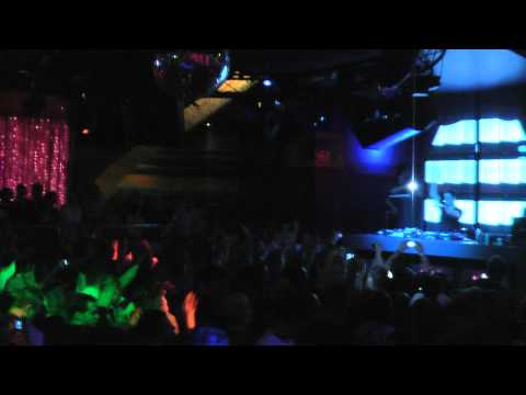 Markus Schulz is singing Yuri Kane's Right Back @ UP! The Club, Budapest