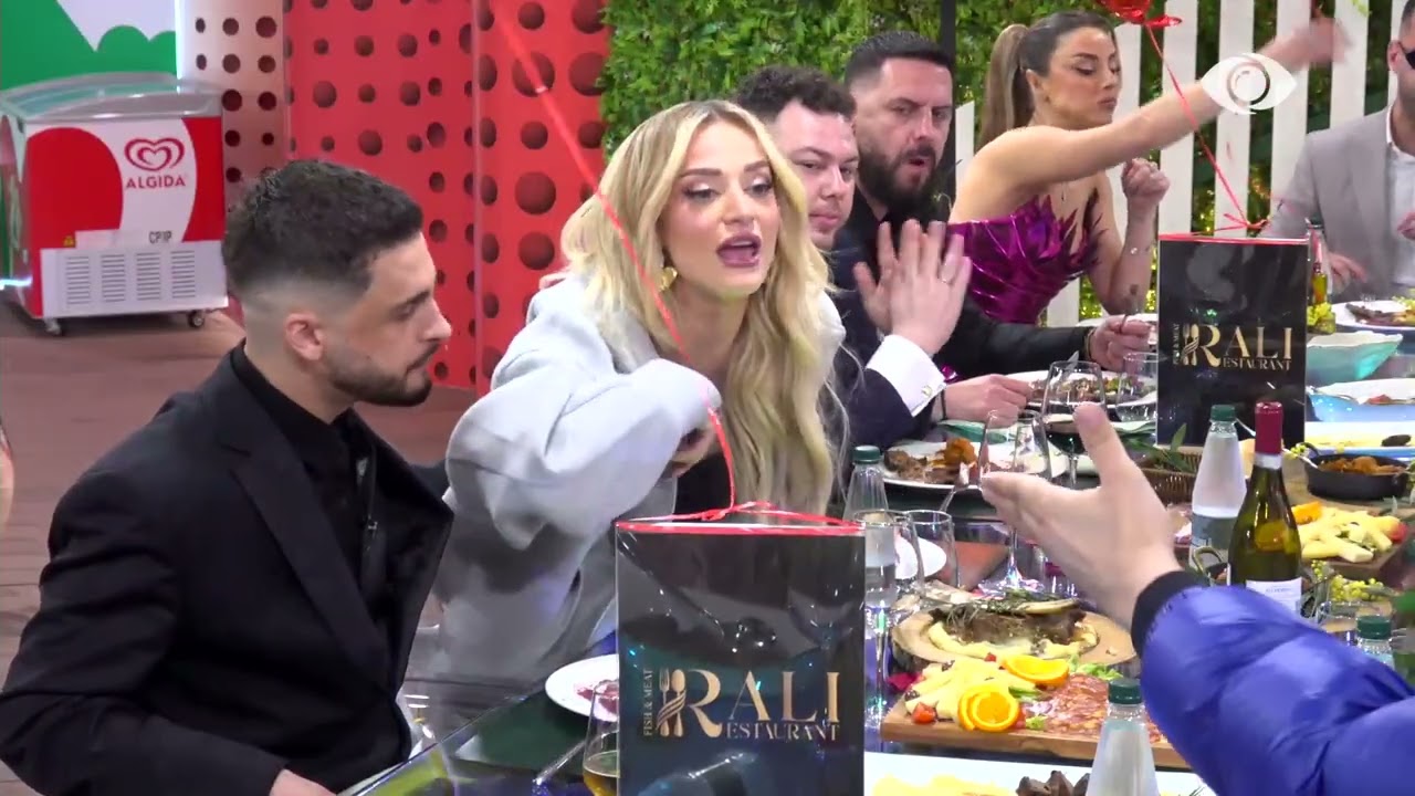 “Çfarë orientimi seksual ke ti?”/ Rogerti debaton me Selin: Pse nuk del të thuash që…