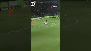 DESARME PRECISO! GABRIEL PAULISTA SE ATIROU NA BOLA E DESARMOU DE FORMA PERFEITA PRO TIMÃO #shorts