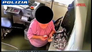 Così intascavano i pedaggi delle autostrade siciliane, i video che inchiodano 5 dipendenti. L'amm...