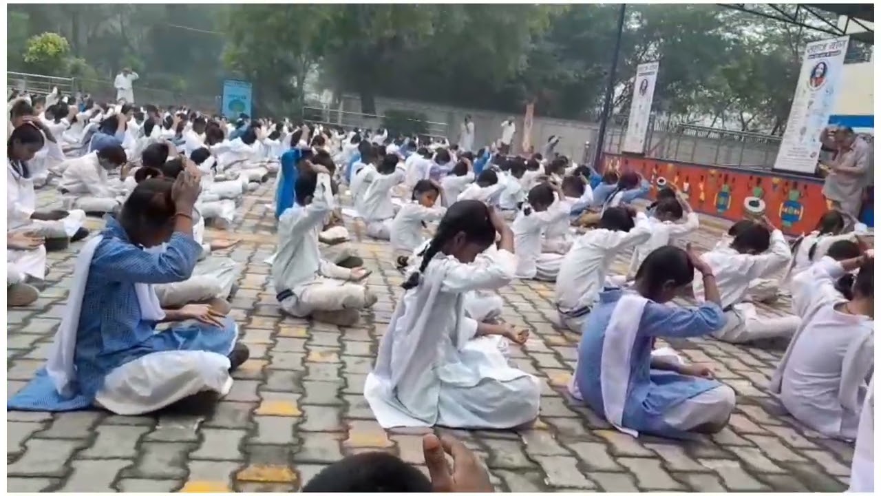 Dr. Narendra Gupta giving self realisation to students and teachers of Mitraon Delhi on 4April 26