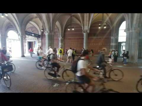 Vivaldi by street musicians at Rijksmuseum in Amsterdam