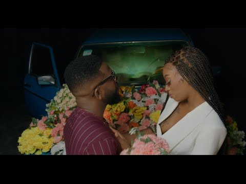 Aakosya ft  Bisa Kdei Wetin Ghel Do Remix Official Video