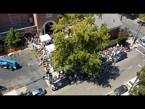 Berkeley Counter-Protesters Sing 