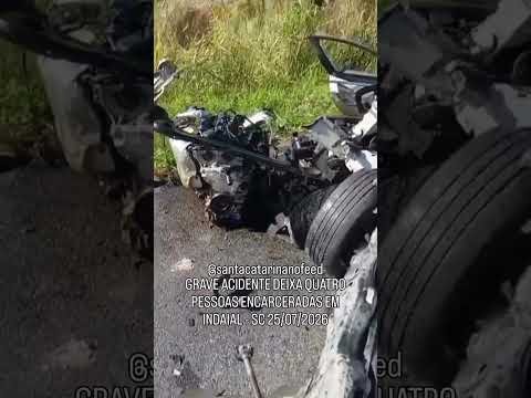 GRAVE ACIDENTE DEIXA QUATRO PESSOAS ENCARCERADAS EM INDAIAL SC • 25 07 2026Um grave acidente f
