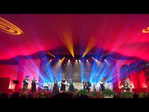 Hauskapelle Avsenik - Sitzen wir froh beim Wein / Čaše nalijmo si (Festival Avsenik)