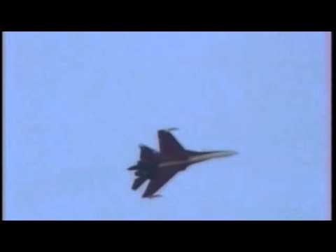 Анатолий Квочур на Су-27 | Anatoly Kvochur flying on Su-27 (Low Quality)