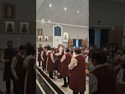 (Os irmãos do santíssimo   recebendo  a OPÁ)  paróquia são Francisco de Assis Arapongas PR 🇧🇷