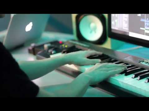 Dropgun & Aspyer - Next To Me (In Studio)