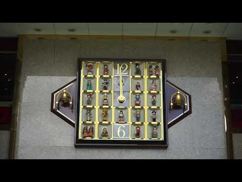 Taichung Kozo SOGO Small World Big Clock É um pequeno relógio mundial da loja de departamentos Taichung Sogo