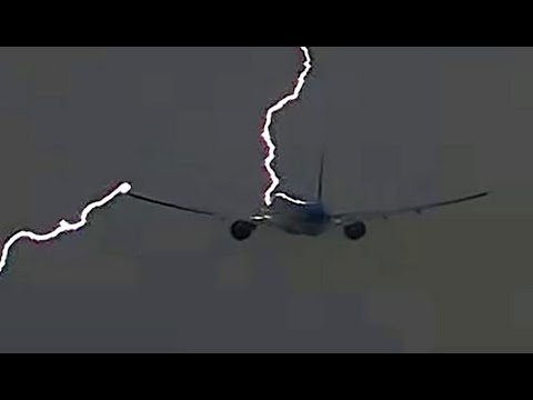 Cosa succede quando un fulmine colpisce un aereo?