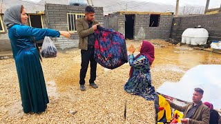 Download lagu **Mr. Rahmat’s New Year City Shopping Trip—Is the First Wife Jealous of the Second Wife?** mp3