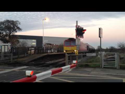 60059 'Swindon Dalesman' passes Hykeham