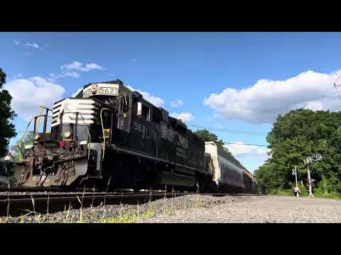NS 5621 GP38-2 leads CR MA01 through Piscataway,NJ with a SAAHC hornshow!