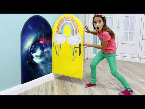 Sofia finds a secret door in her Princess room!