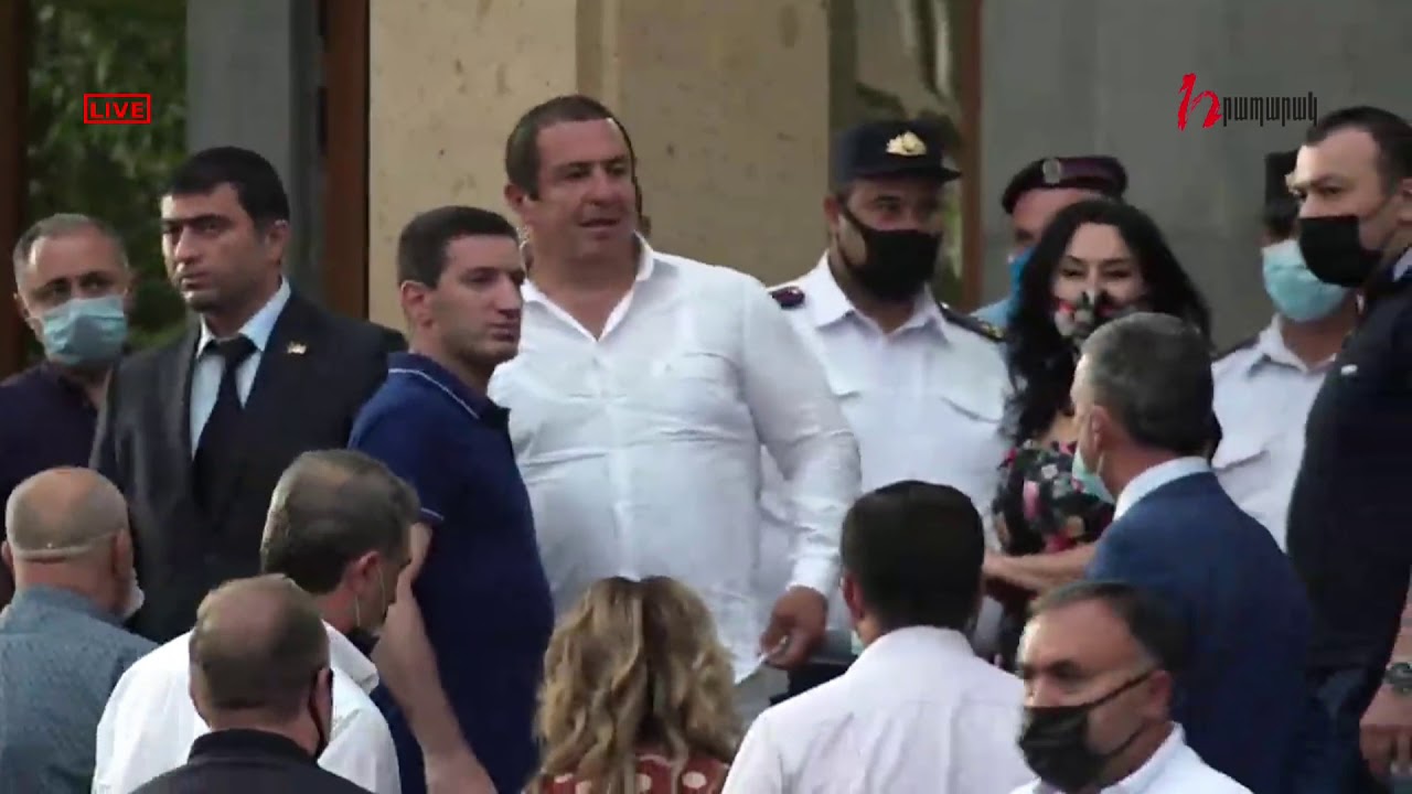 Գագիկ Ծառուկյանը ժամանեց դատարան․ ինչպես դիմավորեցին նրա համակիրները