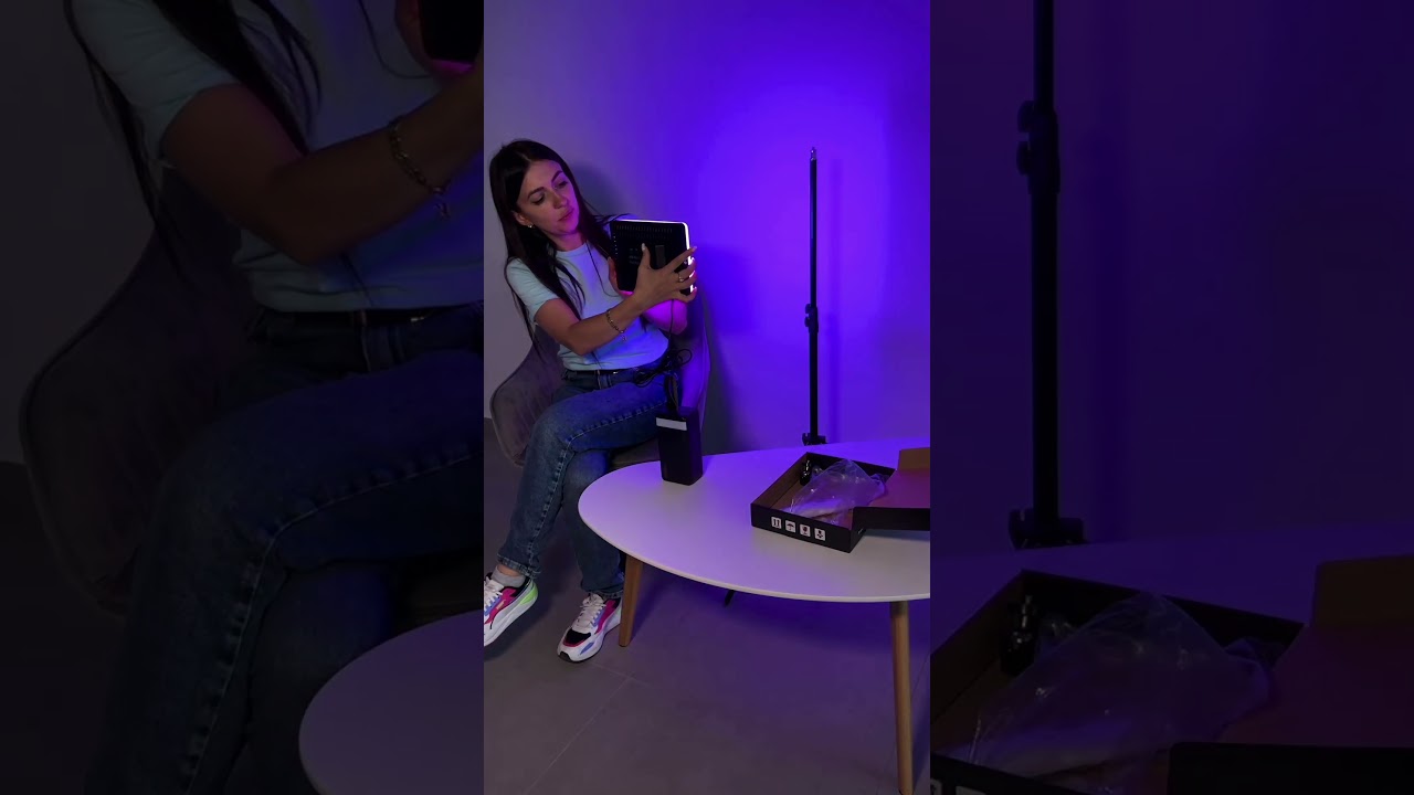 Студійне кольорове відеосвітло RGB LUX100 VL-4 23х16 см зі штативом 2.1 м