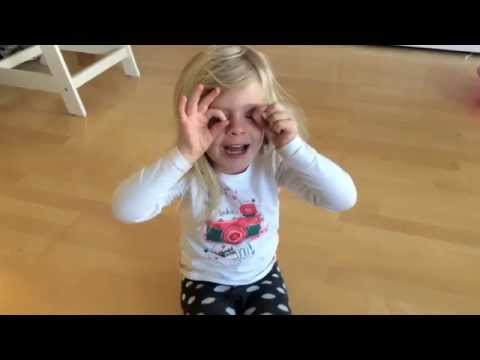 Hannah singt "Mit Fingerchen"